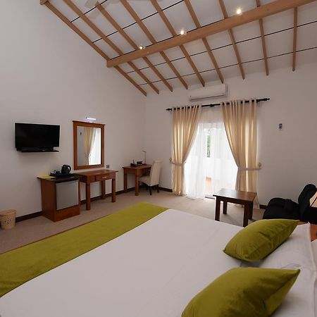 Seasons Hotel Kurunegala Exterior photo