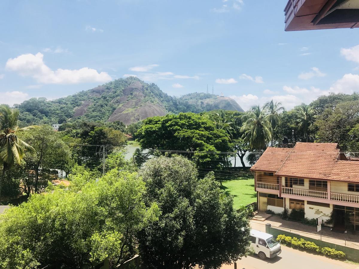 Seasons Hotel Kurunegala Exterior photo