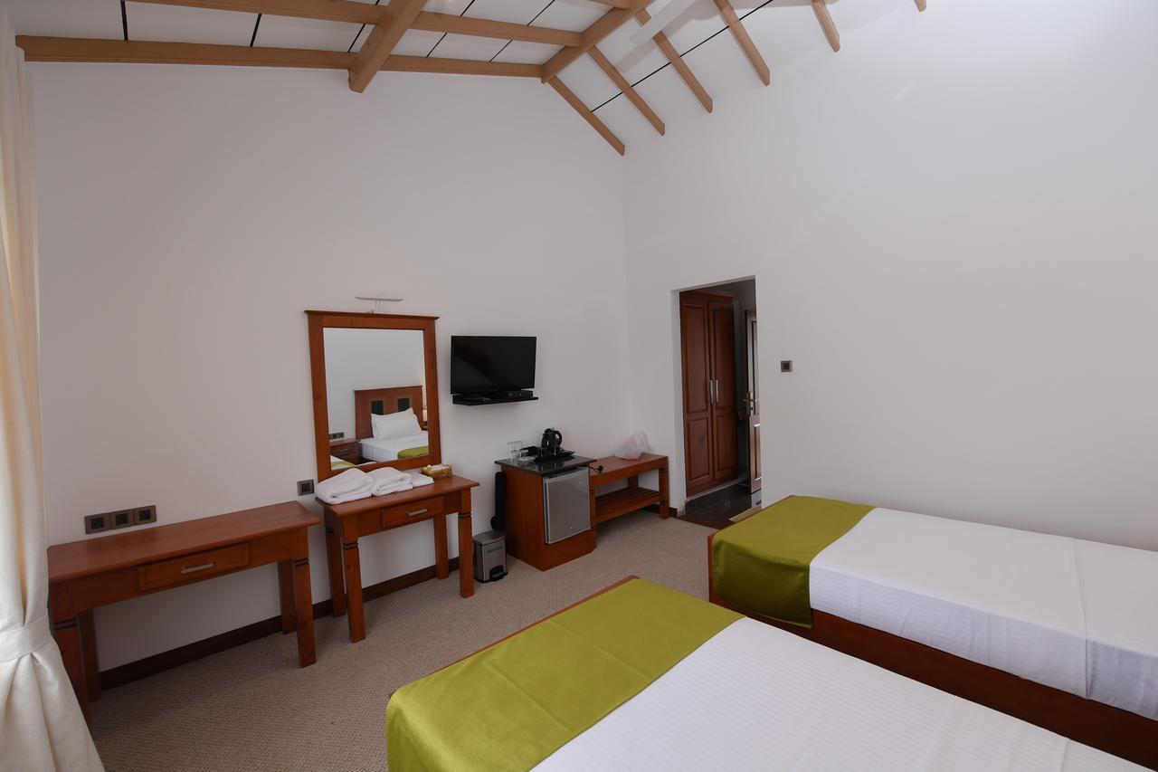 Seasons Hotel Kurunegala Exterior photo