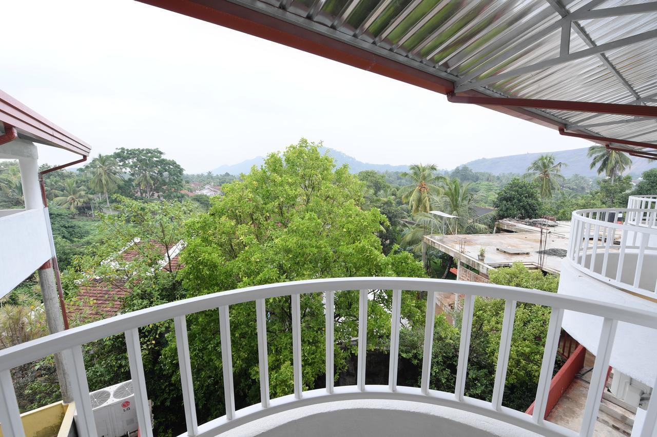 Seasons Hotel Kurunegala Exterior photo